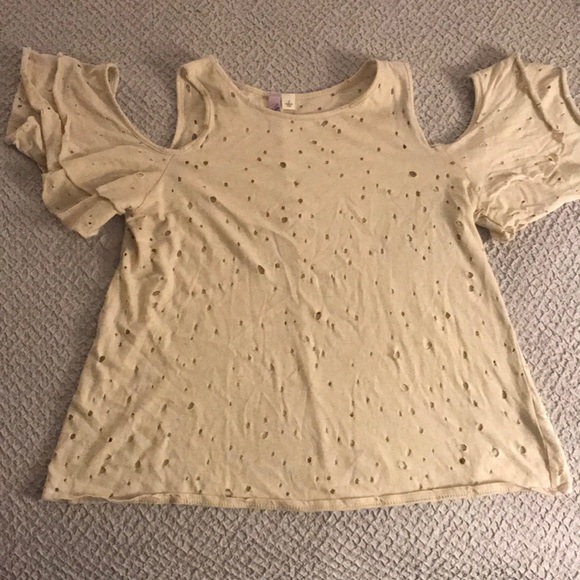 FRANCESCA’S Ripped Shoulder Top - Picture 1 of 4